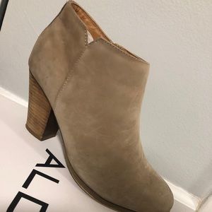 Aldo Suede Beige Booty heels